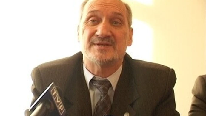 A. Macierewicz zbada katastrofę smoleńską