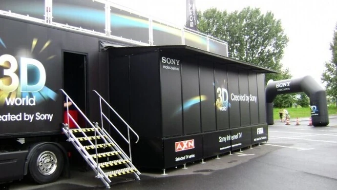 Miasteczko Sony przed centrum handlowym