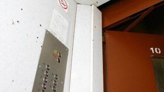 Zamenhofa: Staruszek wpadł do szybu windy