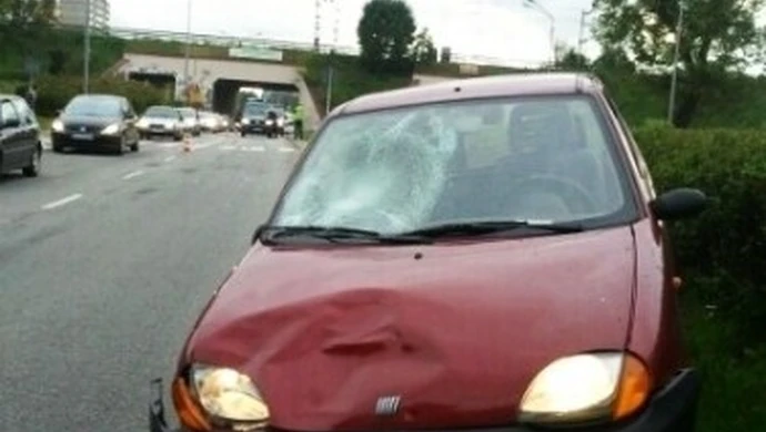 Piotrków: 19-latka potrąciła  na pasach dwie osoby