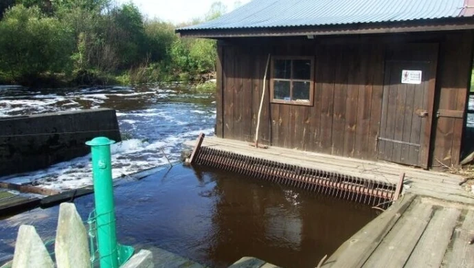 Dąbrowa nad Czarną: zalane domy i elektrownia