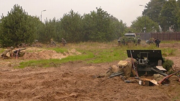 Tomaszów: &#8222;Wojna&#8221; w Skansenie Rzeki Pilicy