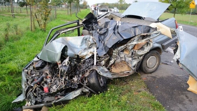W groźnym wypadku zginął kierowca volkswagena
