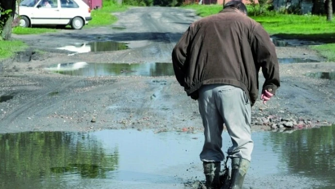 Łazy Dąbrowa: Na drogę czekali osiem lat