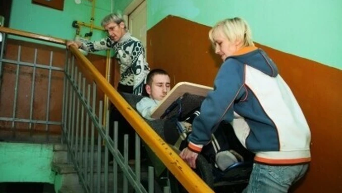 Za długi męża trafi z chorymi dziećmi na bruk?