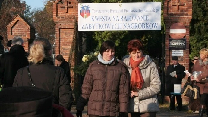 Pomóżmy piotrkowskim Powązkom