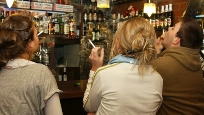 Sądny dzień dla palących i restauratorów