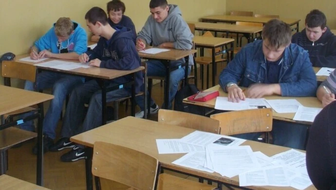 Gimnazjaliści pomagają i piszą listy przez całą dobę