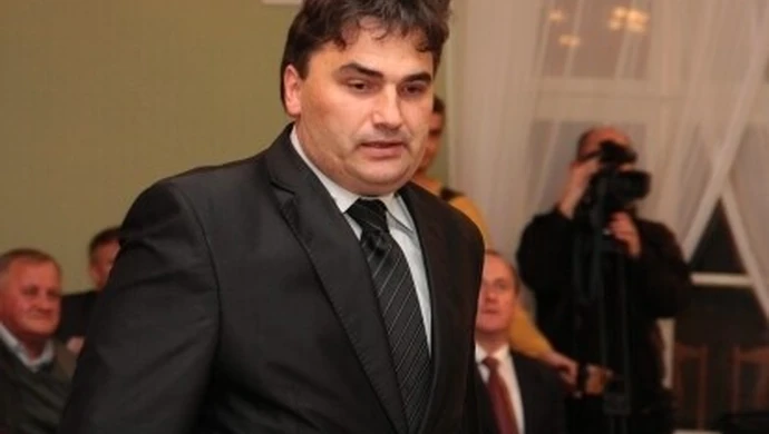 Żółta kartka dla PiS