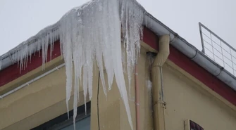 Strażacy walczą nie z ogniem, a z... lodem