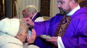 W kościołach posypali głowy popiołem