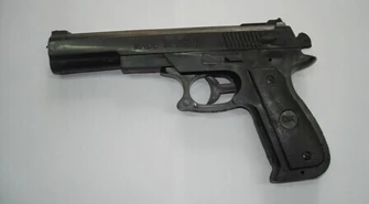 Piotrków: Na zakupy z atrapą broni