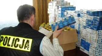 Policjanci odebrali 1,5 tys. paczek papierosów