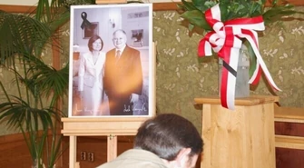 Wpisy z księgi kondolencyjnej w piotrkowskim USC