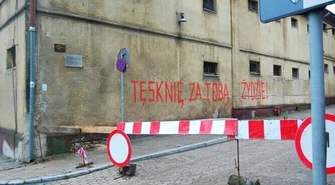 "Tęsknię za Tobą Żydzie&#8221; na murze więzienia