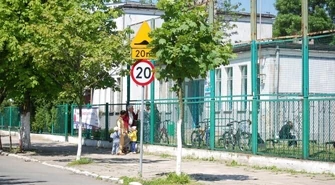 Piotrków: Do szatni&#8230; tylko w gumowcach