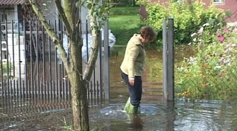 Sulejów: Wał przerwany, alarm ogłoszony 