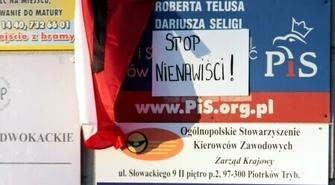 Piotrków: Stop nienawiści! na tablicy PiS-u