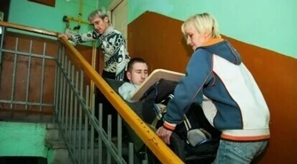 Za długi męża trafi z chorymi dziećmi na bruk?