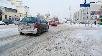 Warunki na drogach: Nadal jest niebezpiecznie