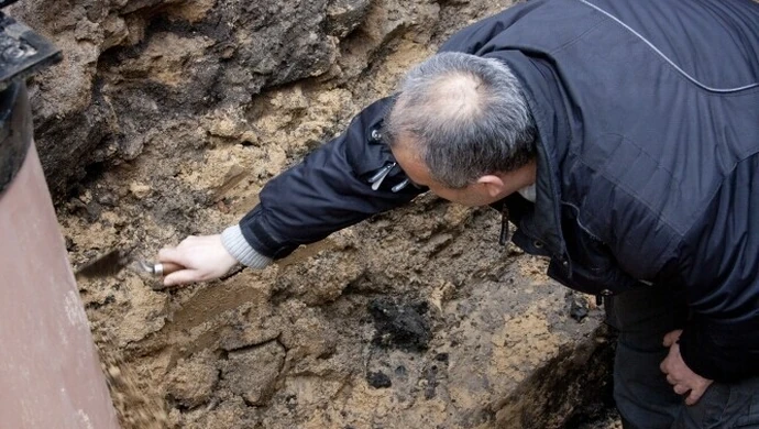 Piotrków: Robotnicy odkopali XV-wieczne relikty