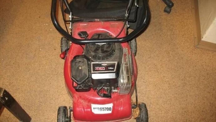 Nie unikną odpowiedzialności za kradzież kosiarki