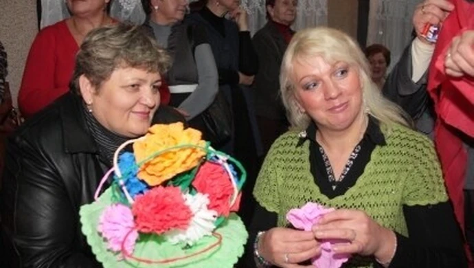 Zamiast solarium opalanie na przyczepie... czyli o kobiecości pań mieszkających na wsi