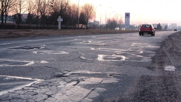 Podziurawiona Sikorskiego - na remont za mało kasy