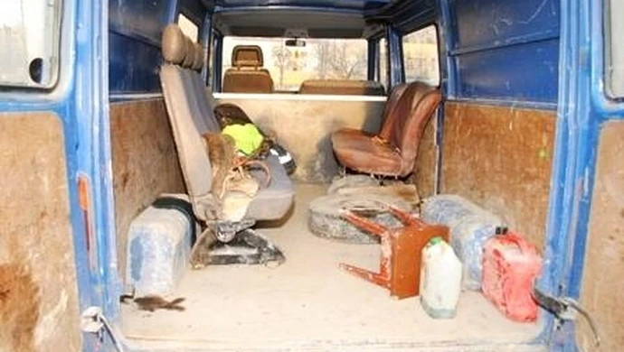 Ciężarowym mercedesem przewoził aż 14 osób