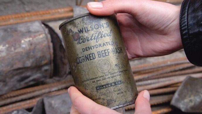 Puszki z Ameryki na dachu dworca w Piotrkowie