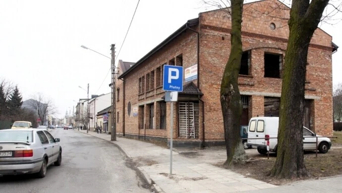 Usługi, mieszkania i gastronomia przy Narutowicza