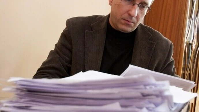 Piotrków: Sądowe papiery znalezione w śmieciach