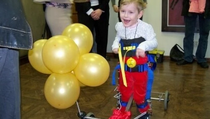 Martynka staje na nogi