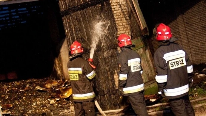 Piotrków: Pożar na terenie byłej huty