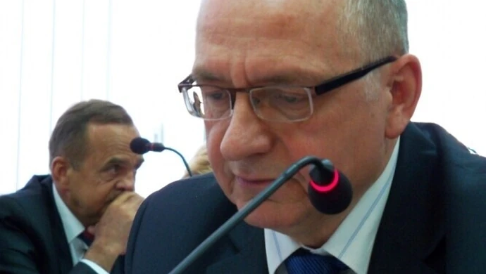 Błaszczyński nie naruszył ustawy samorządowej