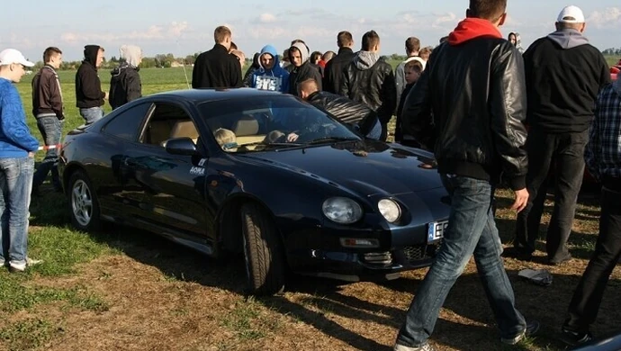 Lotnisko: Świętowali z okazji 1 Maja