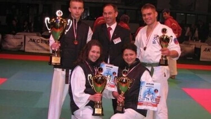 Wielki sukces Oyama Karate „Washi”