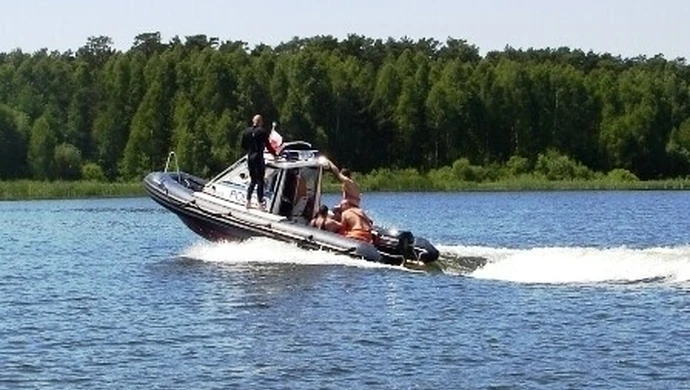 Zalew Sulejowski: Policjanci uratowali cztery osoby