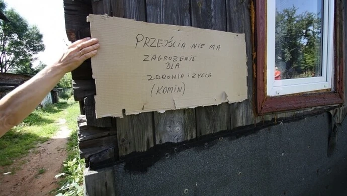 Lokatorzy drewniaka chcą nowych mieszkań