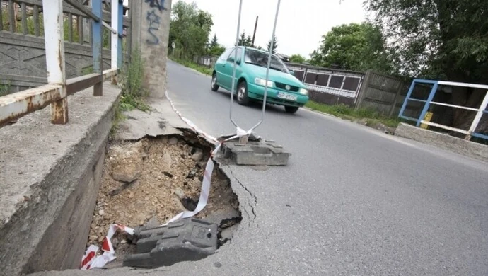 Źródlana: Wyrwa w drodze pod kontrolą