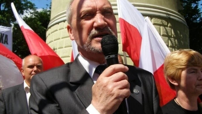 A. Macierewicz: Sprawa smoleńska najważniejsza