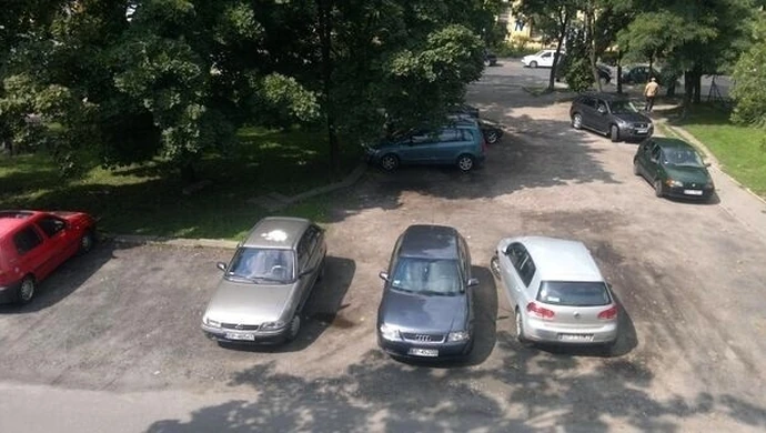 Parking przy Starostwie dopiero w październiku