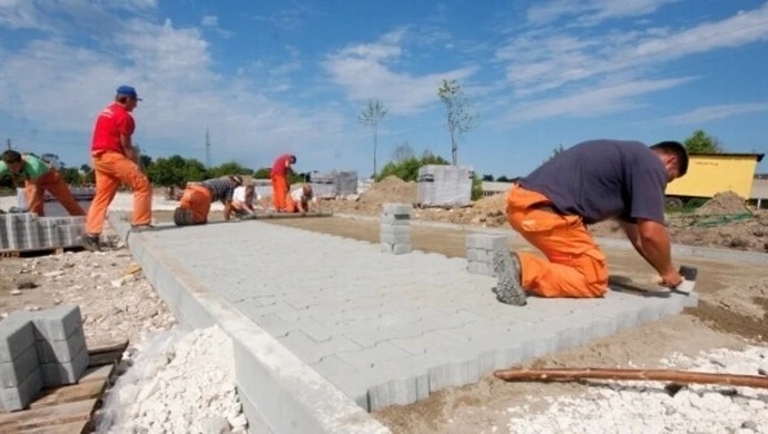 Piotrków: Dmowskiego przed terminem?