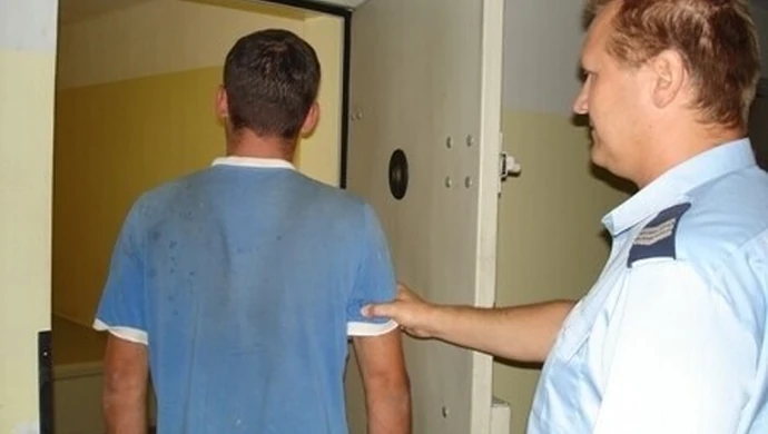 Piotrków: Groził bombą, żądał okupu