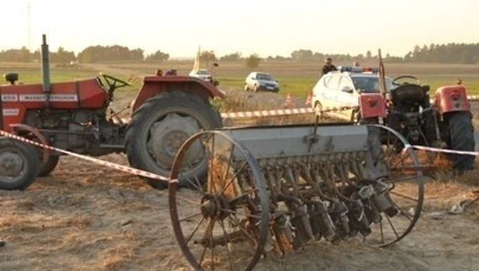 Tragiczny wypadek - 58-latek wpadł pod ciągnik