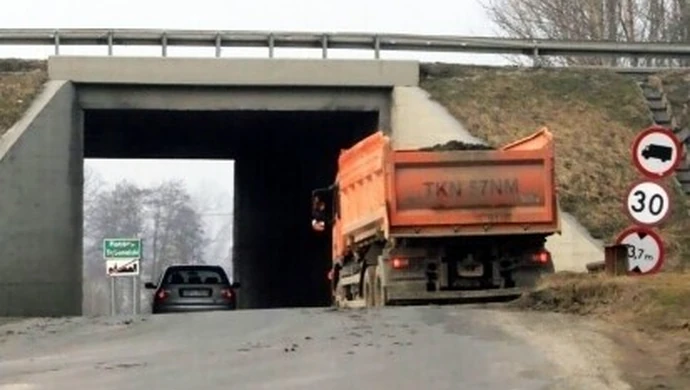 Zamykają przejście pod wiaduktem na Michałowskiej