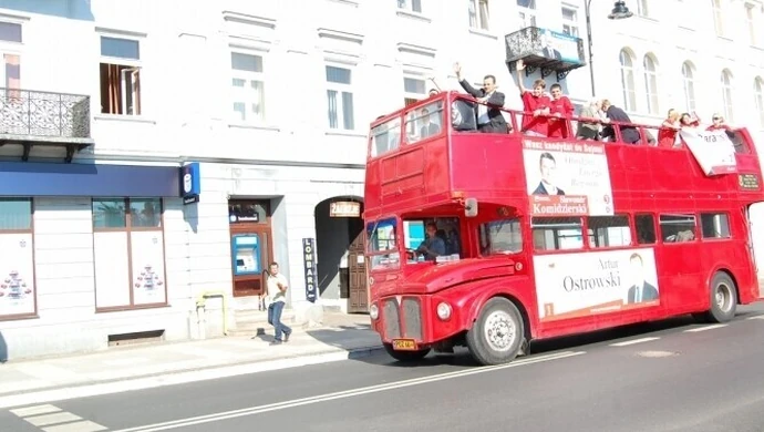 Autobus SLD wyruszył w przedwyborczą drogę