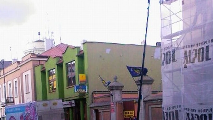 Słowackiego: Skrzywił latarnię i odjechał