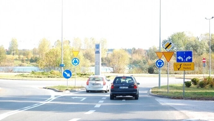 Rondo Bugaj - nowe oznakowania na drodze