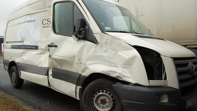 MAN wjechał w volkswagena – kierowca w szpitalu